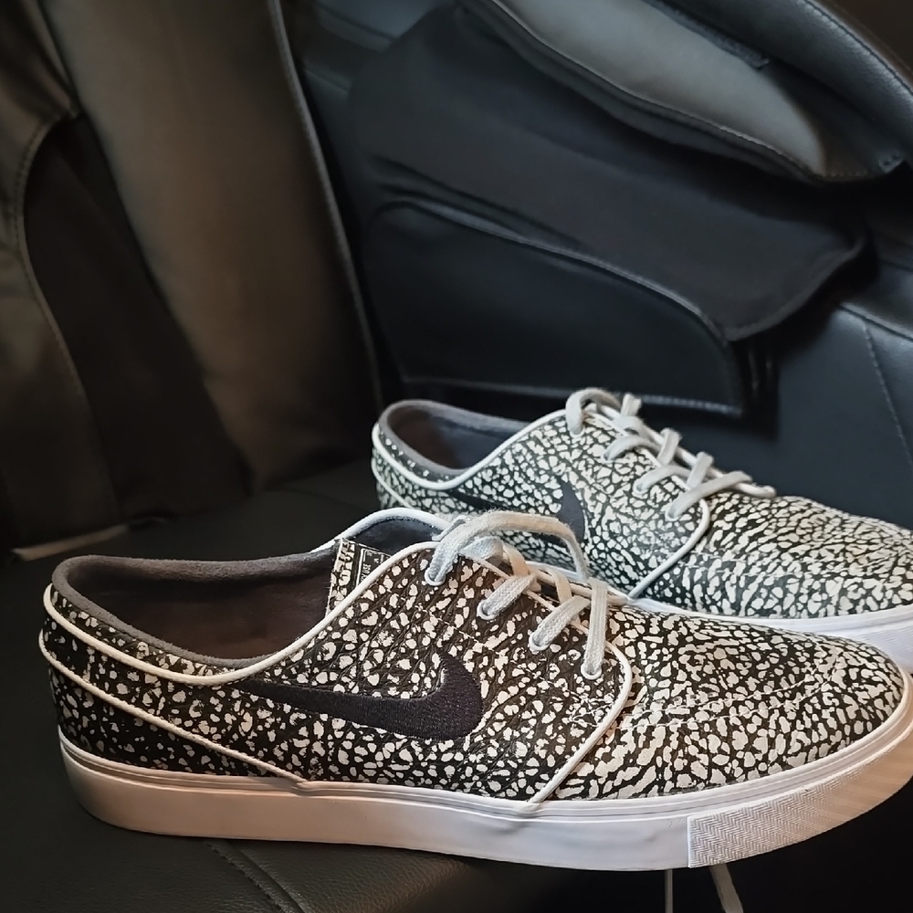 Nike Men's Patterned Black and White Sneakers